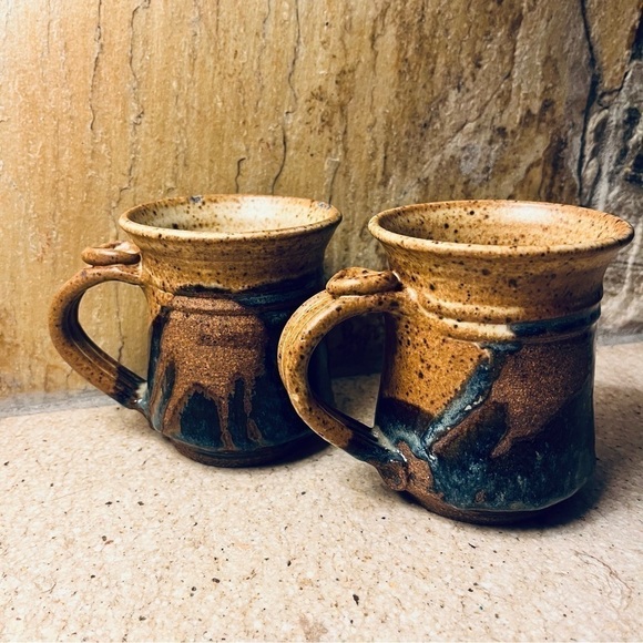Artist signed earthtone mugs with jewel coloured glaze details - unique set - Picture 14 of 15